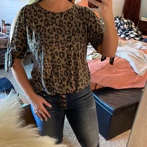 Leopard print with open shoulder sleeves